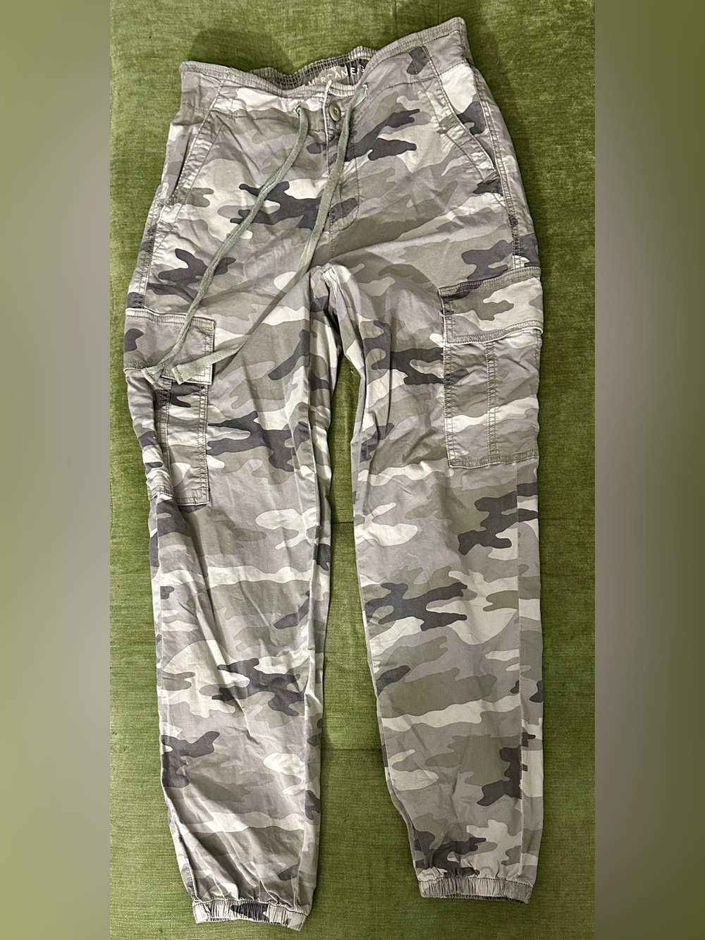 Women’s Camo Cargo Jogger Pants - Grey Camo